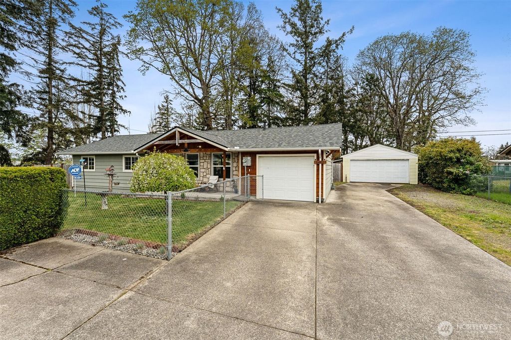 Photo of 10402 Douglas Drive SW, Lakewood, WA 98499 (MLS # 2519552)