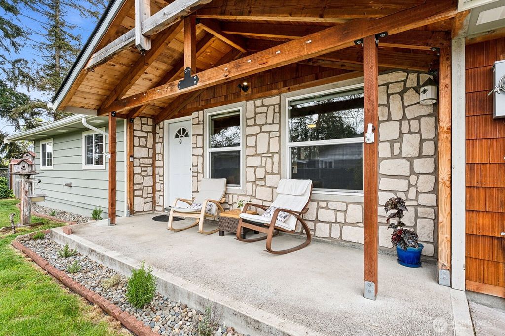 Photo of 10402 Douglas Drive SW, Lakewood, WA 98499 (MLS # 2519552)