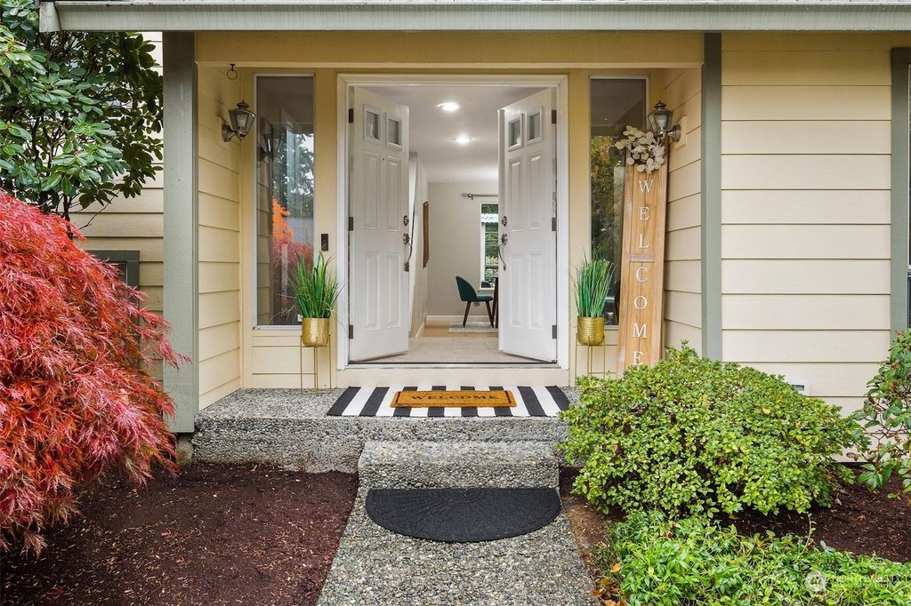 Photo of 12635 SE 68th Place, Bellevue, WA 98006 (MLS # 2007700)