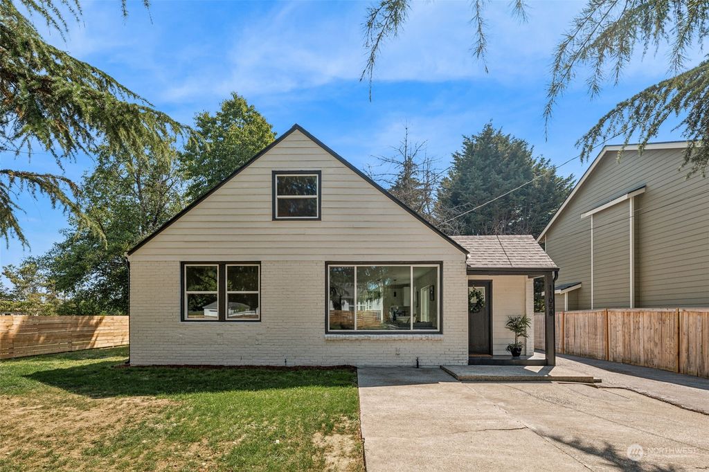 Photo of 11058 Occidental Avenue S, Seattle, WA 98168 (MLS # 2264002)