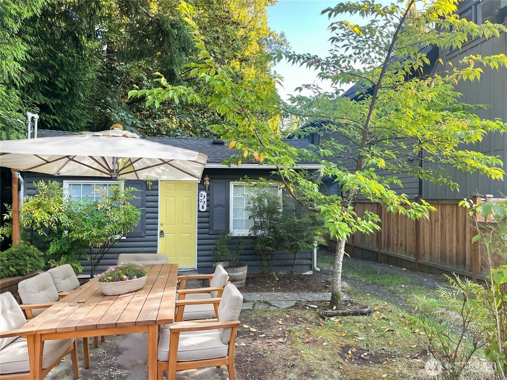 Photo of 2727 NE 92nd Street #b, Seattle, WA 98115 (MLS # 2588833)