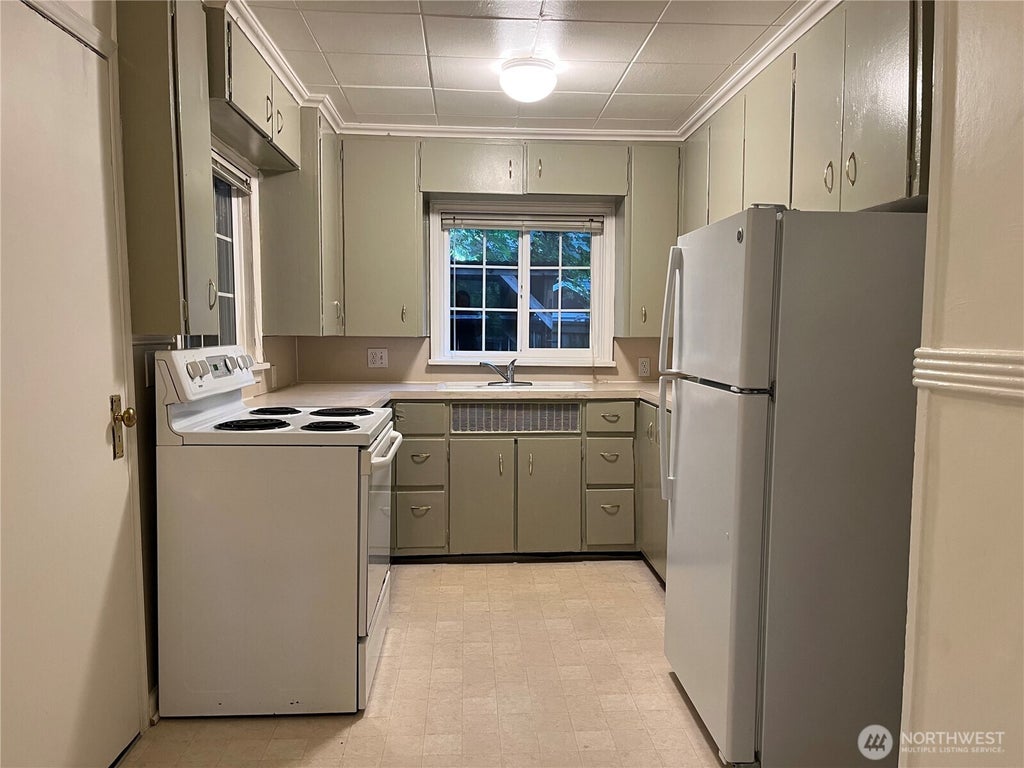 Photo of 2727 NE 92nd Street #b, Seattle, WA 98115 (MLS # 2588833)