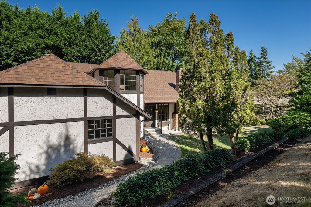Photo of 4631 Highland Drive, Bellevue, WA 98006 (MLS # 2435193)