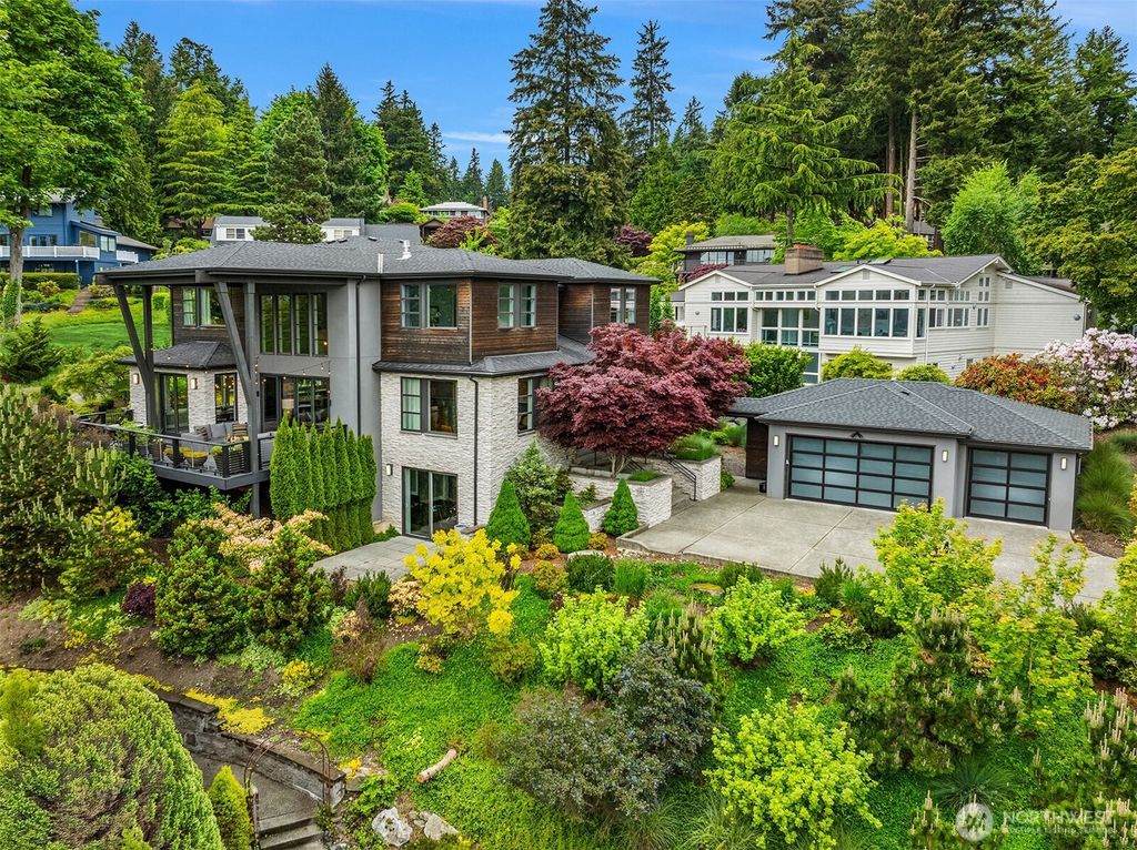 Photo of 8326 84th Avenue SE, Mercer Island, WA 98040 (MLS # 2377062)