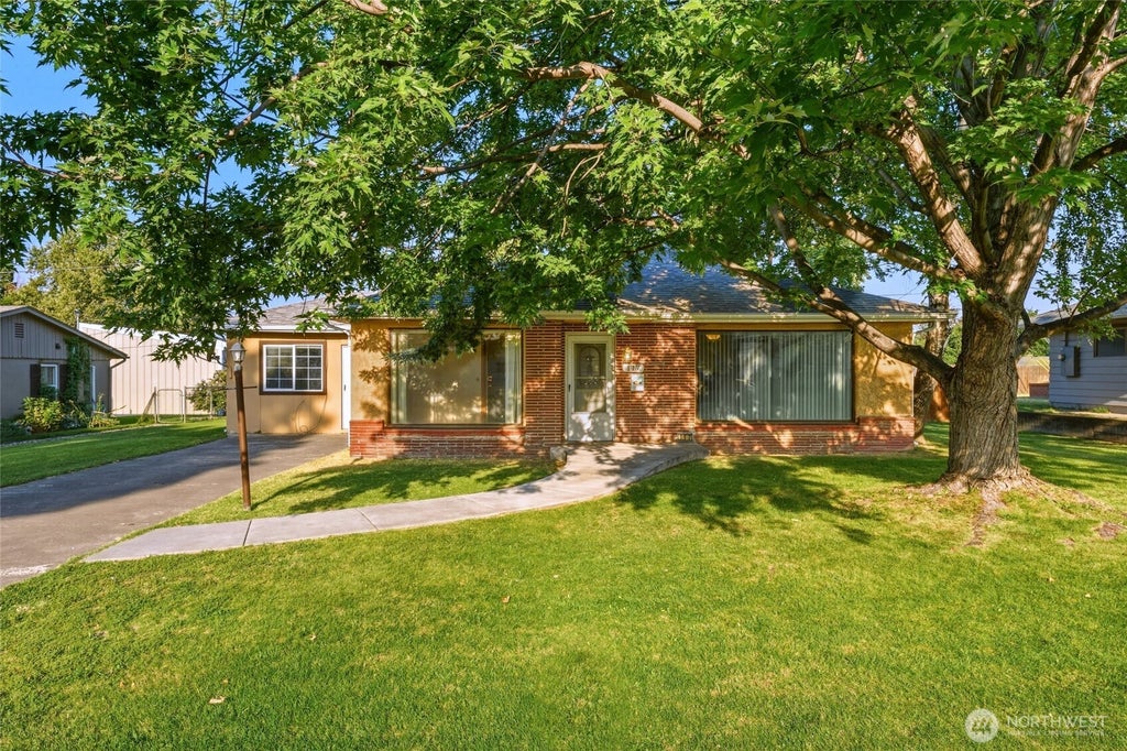 Photo of 117 NE Cedar Avenue, College Place, WA 99324 (MLS # 2561027)