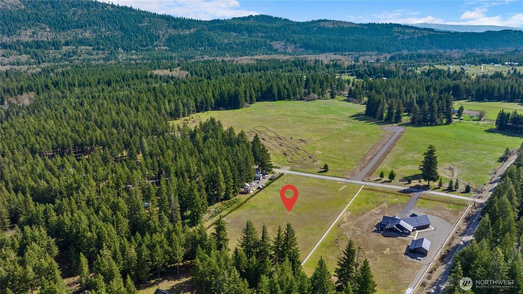Photo of 121 Darling Way, Cle Elum, WA 98922 (MLS # 2448540)