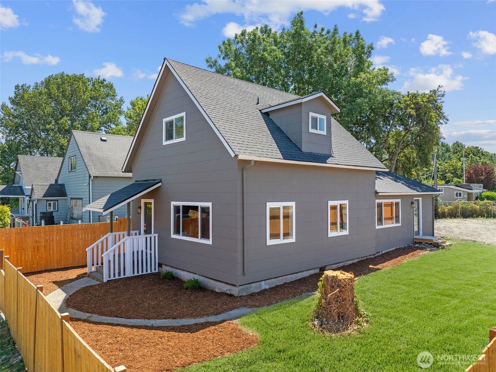 Photo of 1802 E Wright Avenue, Tacoma, WA 98404 (MLS # 2511223)