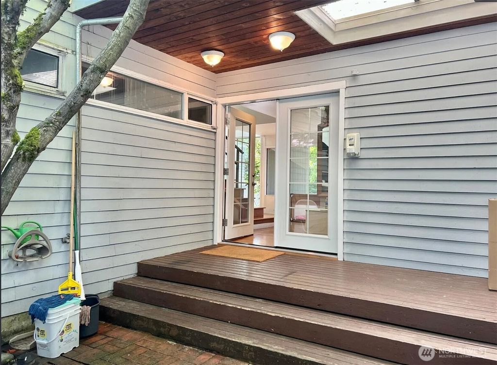 Photo of 2700 123rd Avenue SE, Bellevue, WA 98005 (MLS # 2490355)