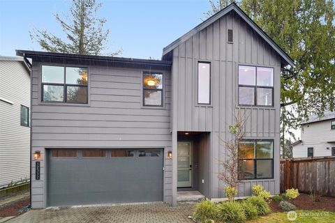 Photo of 12332 38th Avenue NE #1, Seattle, WA 98125 (MLS # 2466801)