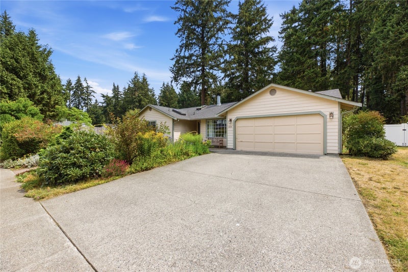 8324 Lake Forest Drive SE