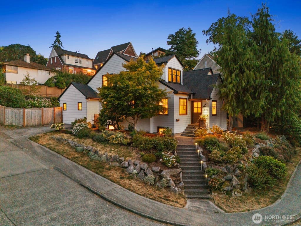 Photo of 803 W Etruria Street, Seattle, WA 98119 (MLS # 2567192)