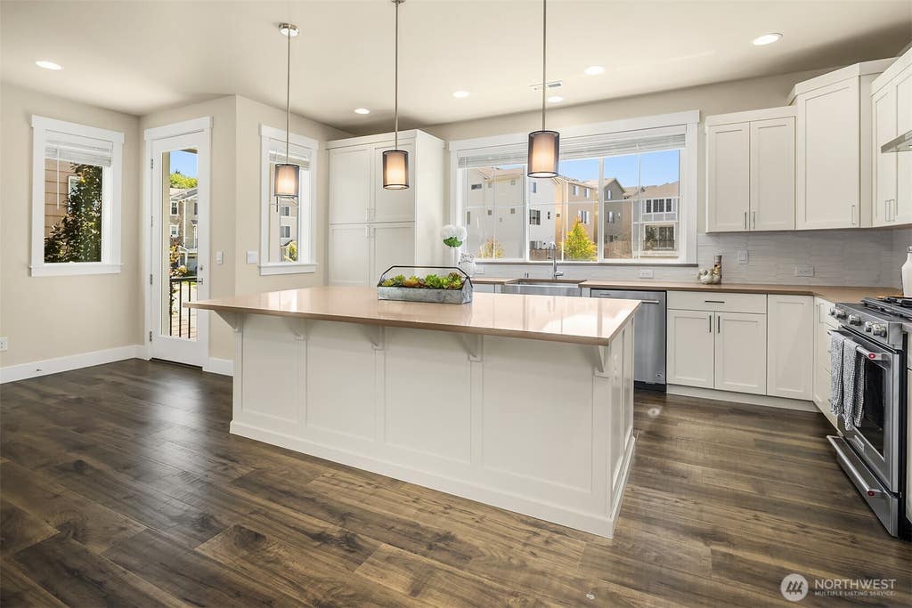 Photo of 1315 139 Place SW, Lynnwood, WA 98087 (MLS # 2557420)