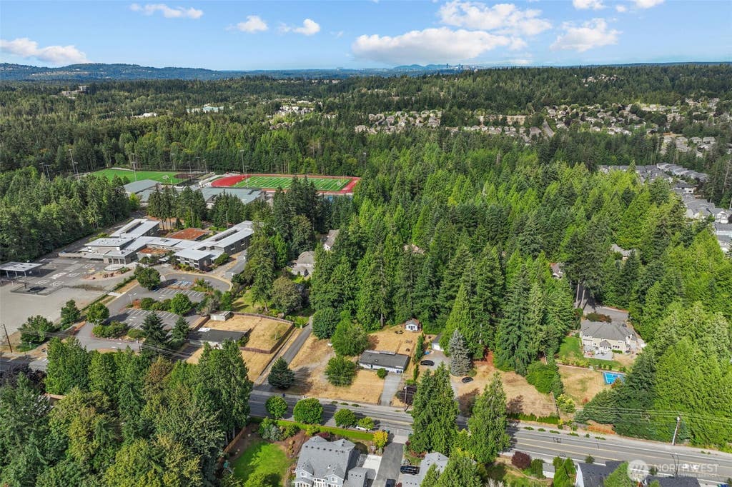 Photo of 1215 244th Avenue NE, Sammamish, WA 98074 (MLS # 2562785)