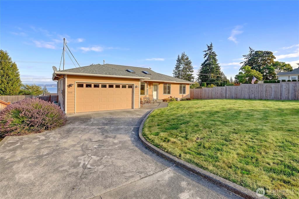 Photo of 510 Sunnycrest Lane, Camano Island, WA 98282 (MLS # 2567278)