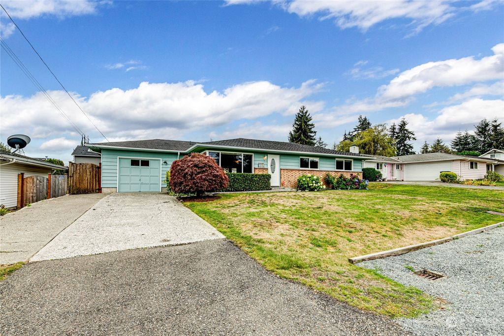 Photo of 222 73rd Street SW, Everett, WA 98203 (MLS # 2259989)