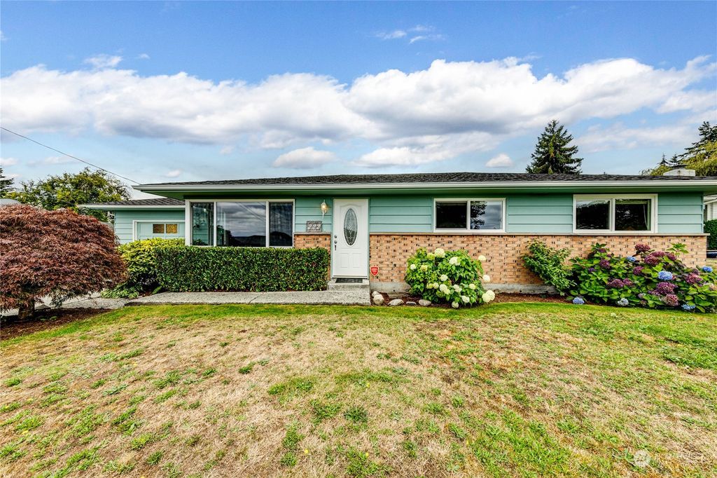 Photo of 222 73rd Street SW, Everett, WA 98203 (MLS # 2259989)