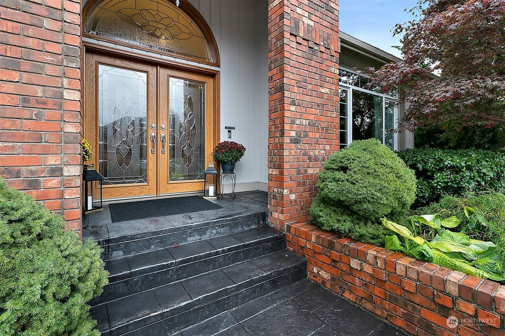 Photo of 13945 SE 159th Place, Renton, WA 98058 (MLS # 2168161)