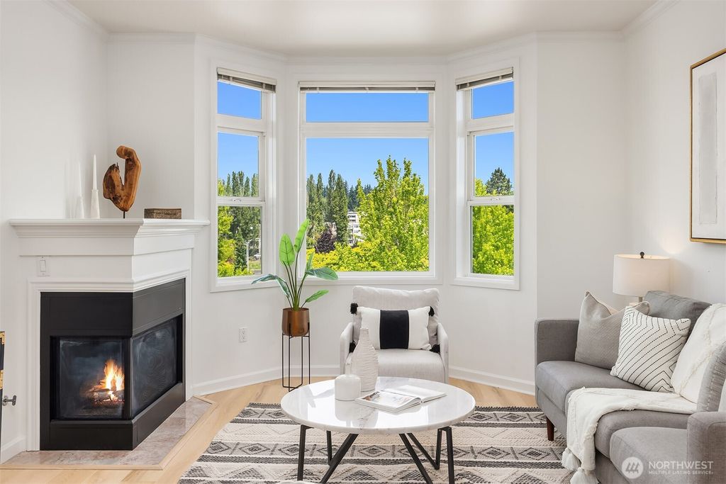 Photo of 122 S State Street #207 E, Kirkland, WA 98033 (MLS # 2495391)