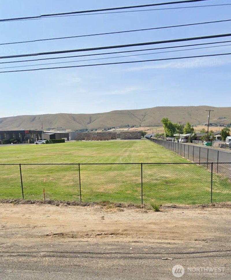 1720 W Ahtanum Road