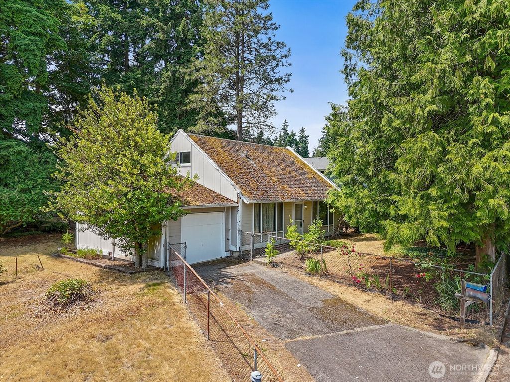 Photo of 3709 SW 335th Street, Federal Way, WA 98023 (MLS # 2397450)