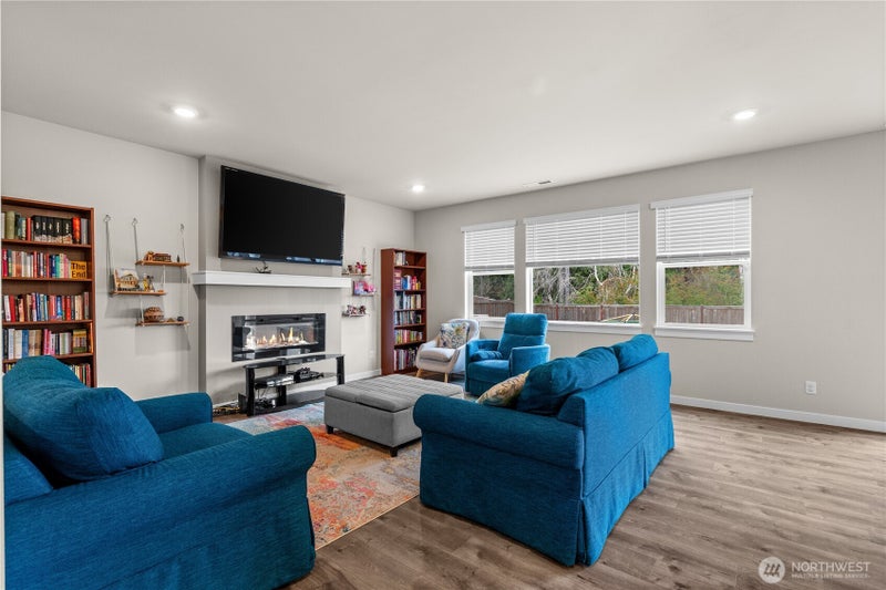 17512 Crossing Drive E