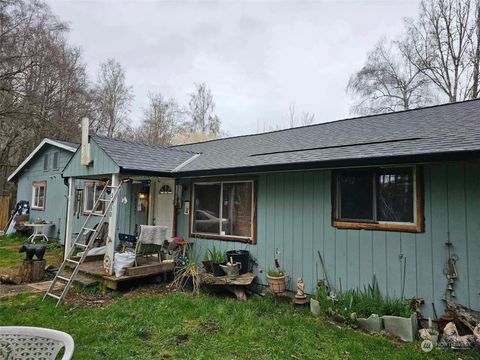 A home in Grays River