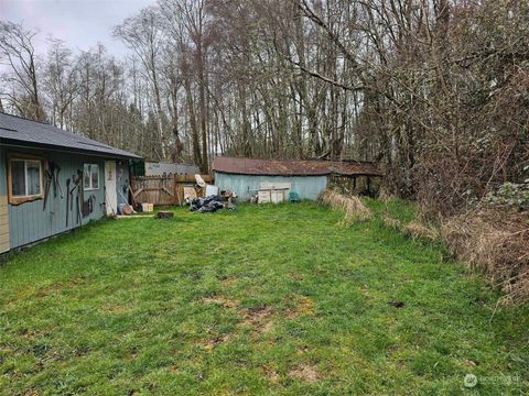 A home in Grays River