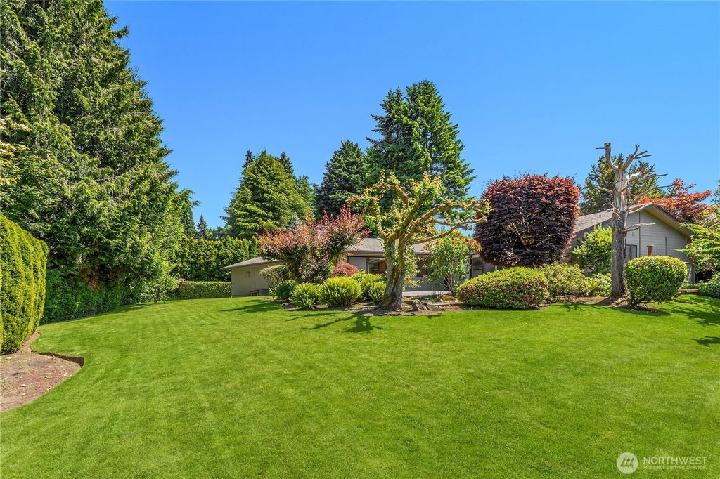 Photo of 9530 NE 30th Street, Clyde Hill, WA 98004 (MLS # 2386527)