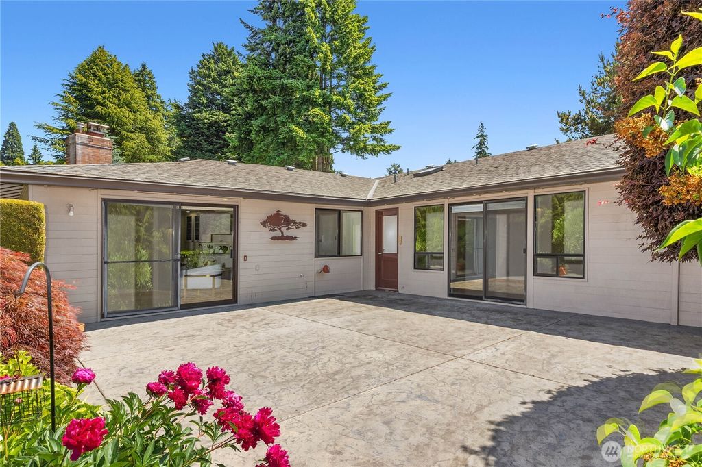 Photo of 9530 NE 30th Street, Clyde Hill, WA 98004 (MLS # 2386527)