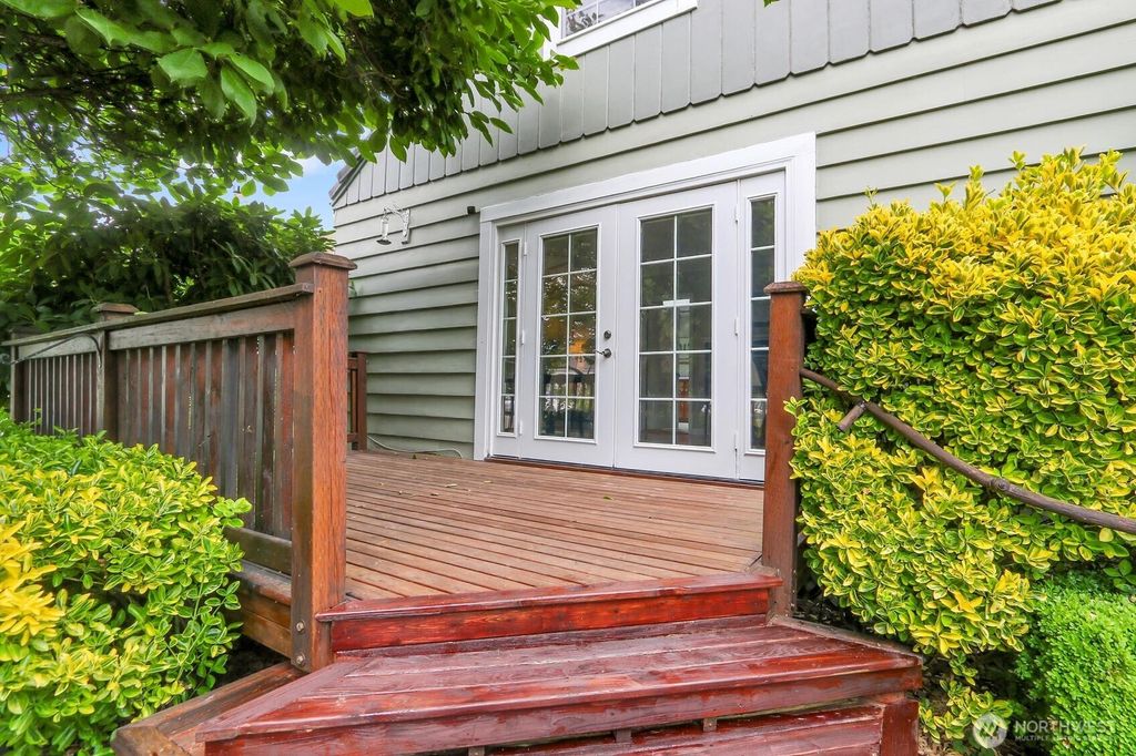 Photo of 417 Avenue F #C, Snohomish, WA 98290 (MLS # 2406455)