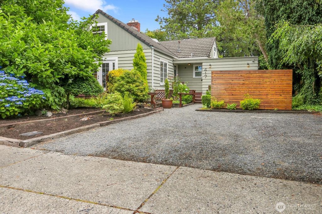 Photo of 417 Avenue F #C, Snohomish, WA 98290 (MLS # 2406455)