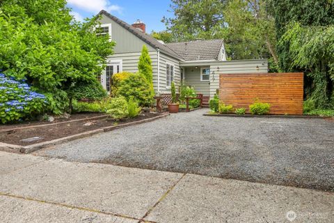 Photo of 417 Avenue F #C, Snohomish, WA 98290 (MLS # 2406455)