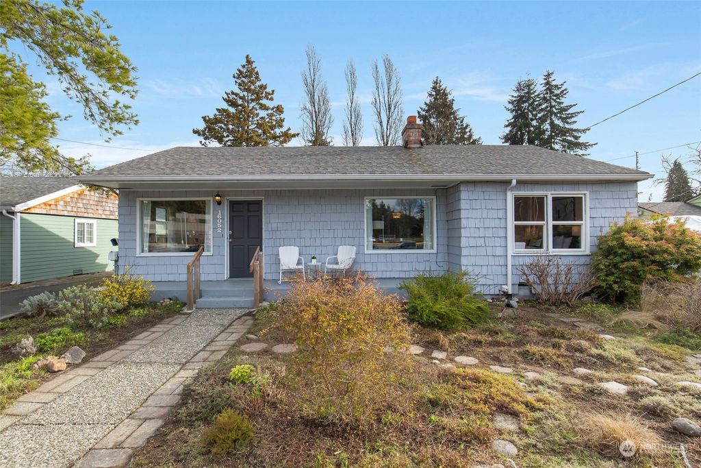Photo of 16052 25th Avenue NE, Shoreline, WA 98155 (MLS # 2029310)