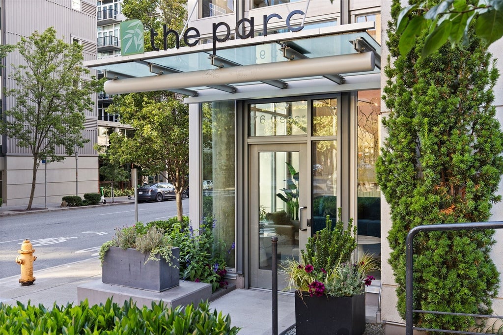 Photo of 76 Cedar Street #805, Seattle, WA 98121 (MLS # 2597832)