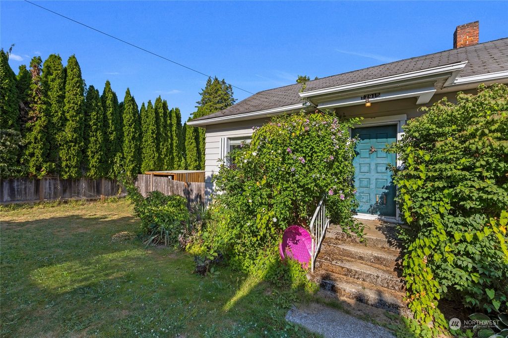 Photo of 17915 Larch Way, Lynnwood, WA 98037 (MLS # 2278699)