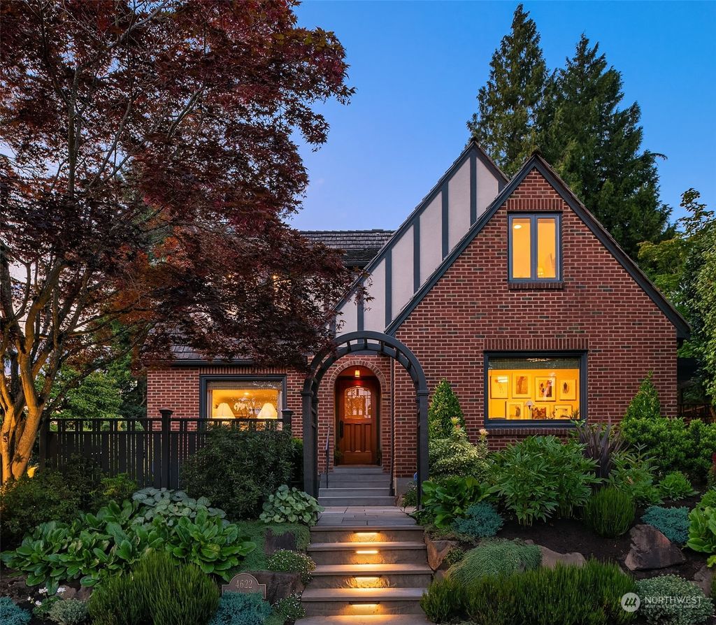 Photo of 4622 NE 40th Street, Seattle, WA 98105 (MLS # 2135679)
