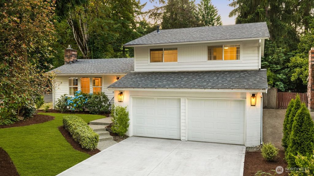 Photo of 10702 NE 144th Court, Kirkland, WA 98034 (MLS # 2550892)