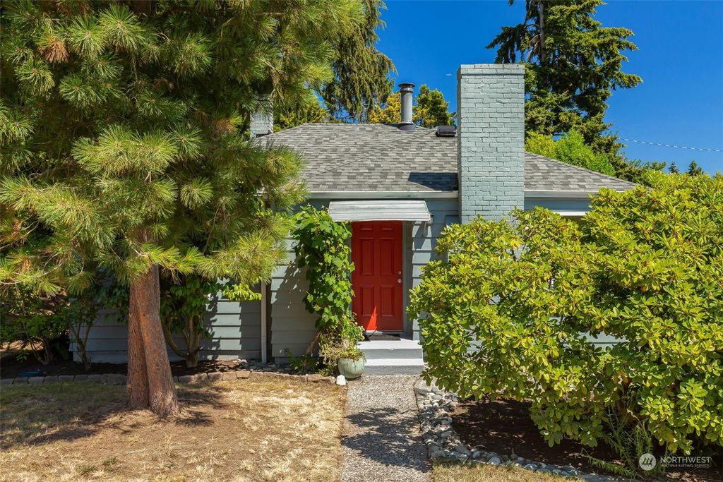 Photo of 15516 8th Avenue NE, Shoreline, WA 98155 (MLS # 2266953)