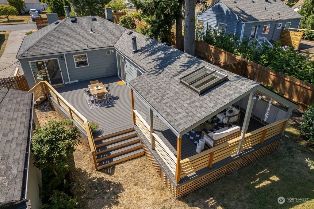 Photo of 15516 8th Avenue NE, Shoreline, WA 98155 (MLS # 2266953)