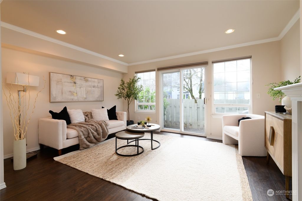 Photo of 440 E Sunset Way #2, Issaquah, WA 98027 (MLS # 2196110)