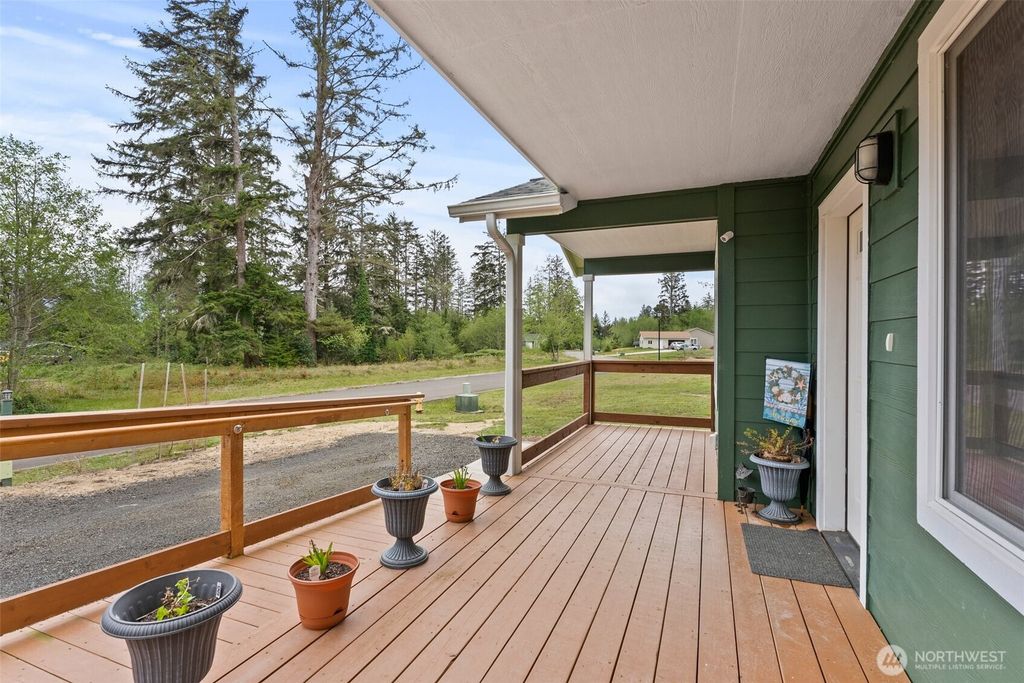 Photo of 23 Sunrise Lane, South Bend, WA 98586 (MLS # 2504013)