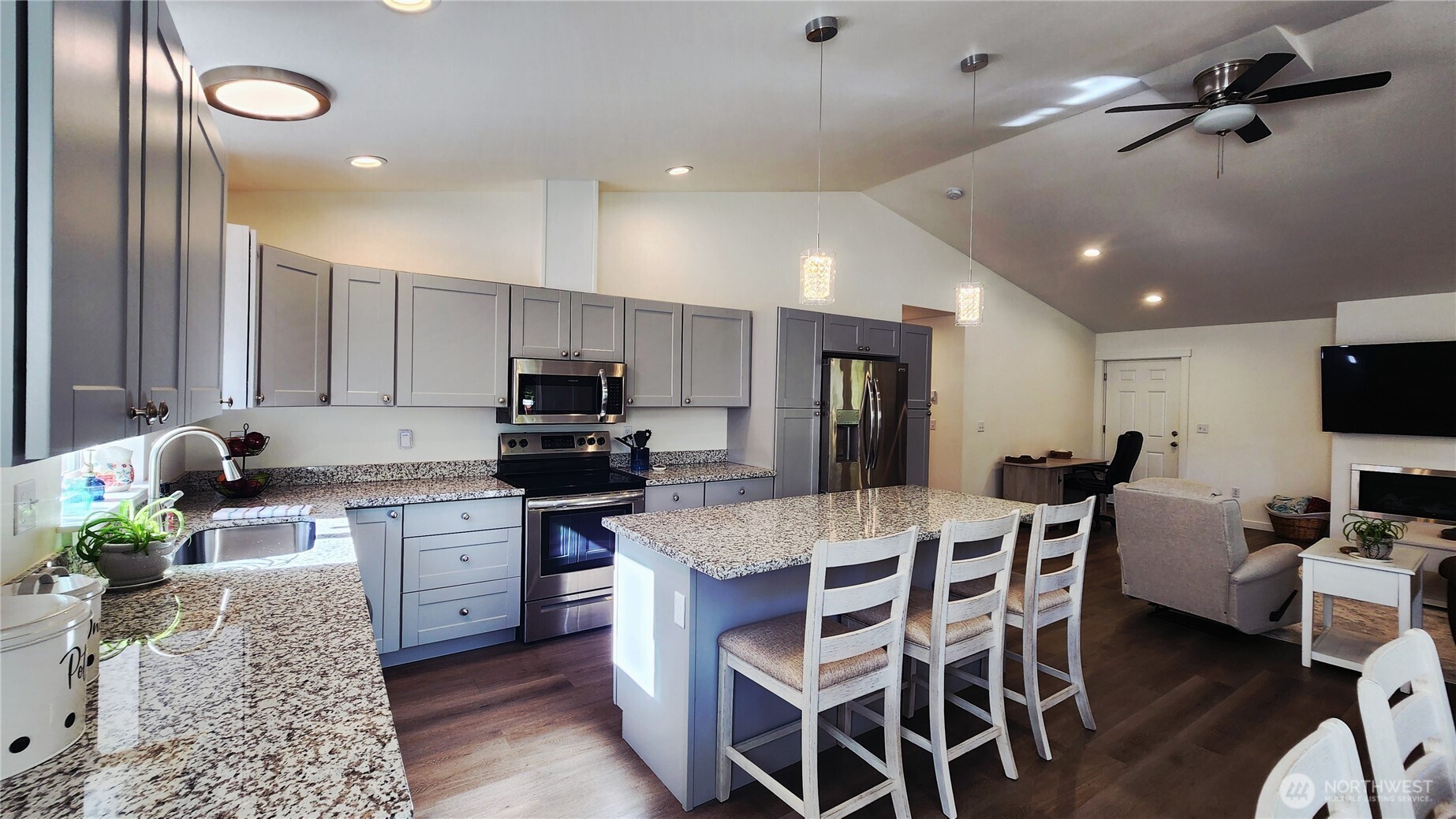 371 Centaurus Avenue SW
