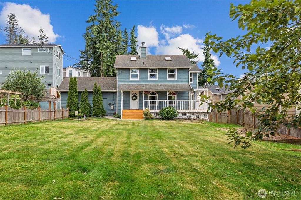Photo of 14014 Ash Way, Lynnwood, WA 98087 (MLS # 2396102)