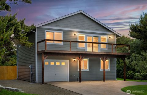 Photo of 356 N Wynoochee Drive SW, Ocean Shores, WA 98569 (MLS # 2390097)