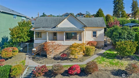 Photo of 606 Renton Avenue S, Renton, WA 98057 (MLS # 2591717)