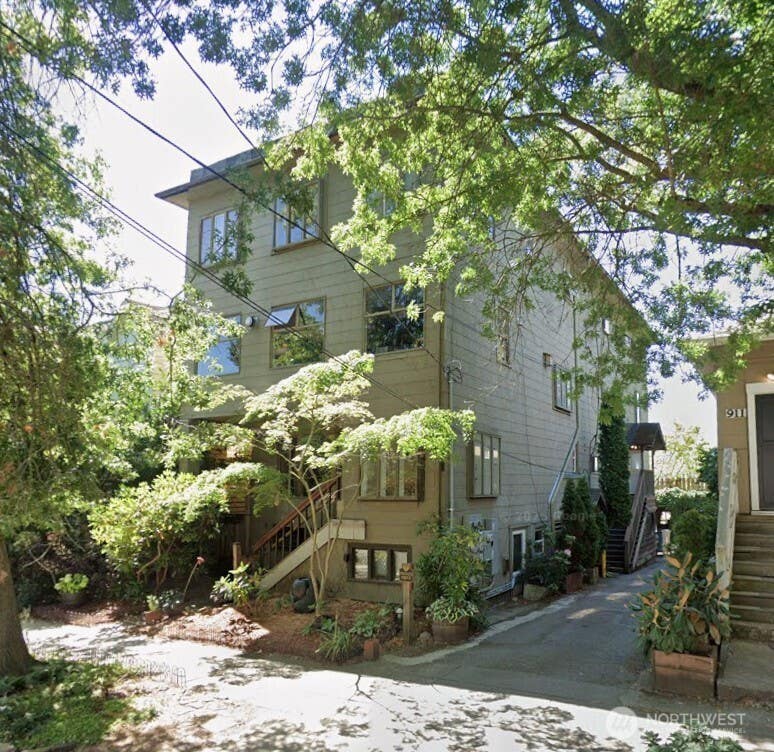 Photo of 907 15th Avenue, Seattle, WA 98122 (MLS # 2564694)