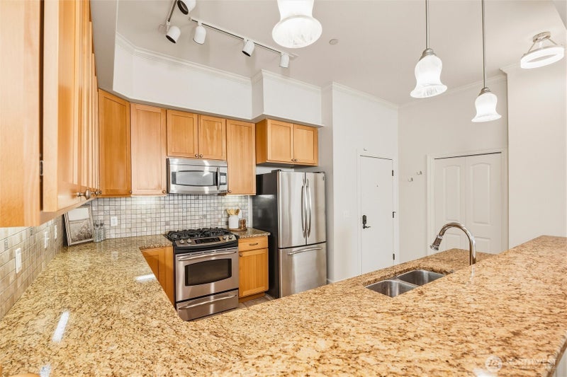1101 McKenzie Ave 306