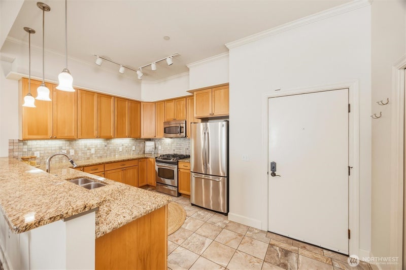 1101 McKenzie Ave 306