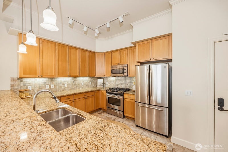 1101 McKenzie Ave 306