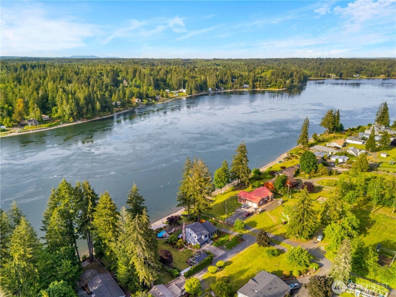 240 SE Mallard Beach Lane